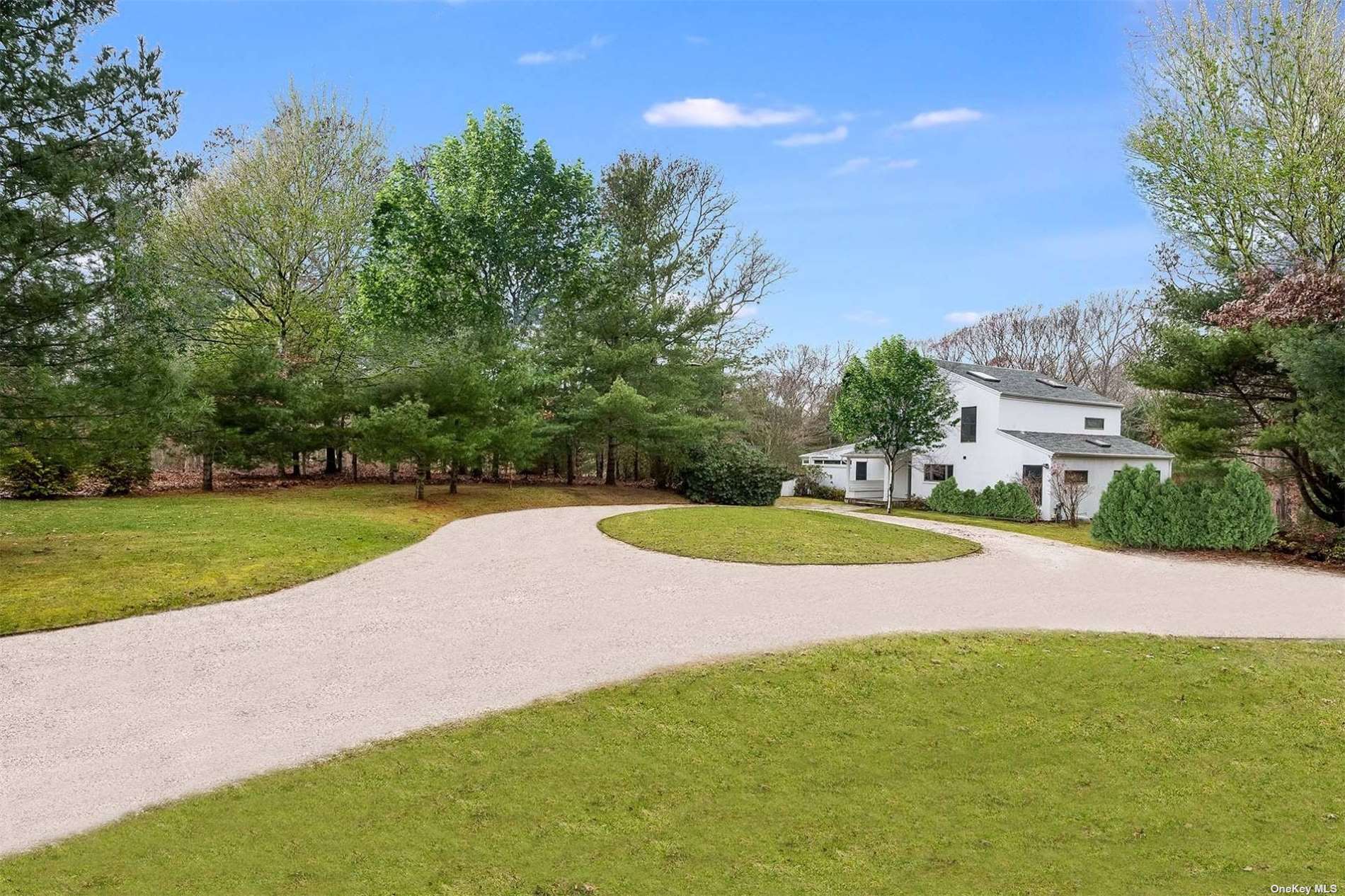 Single Family in East Hampton - Woods  Suffolk, NY 11937