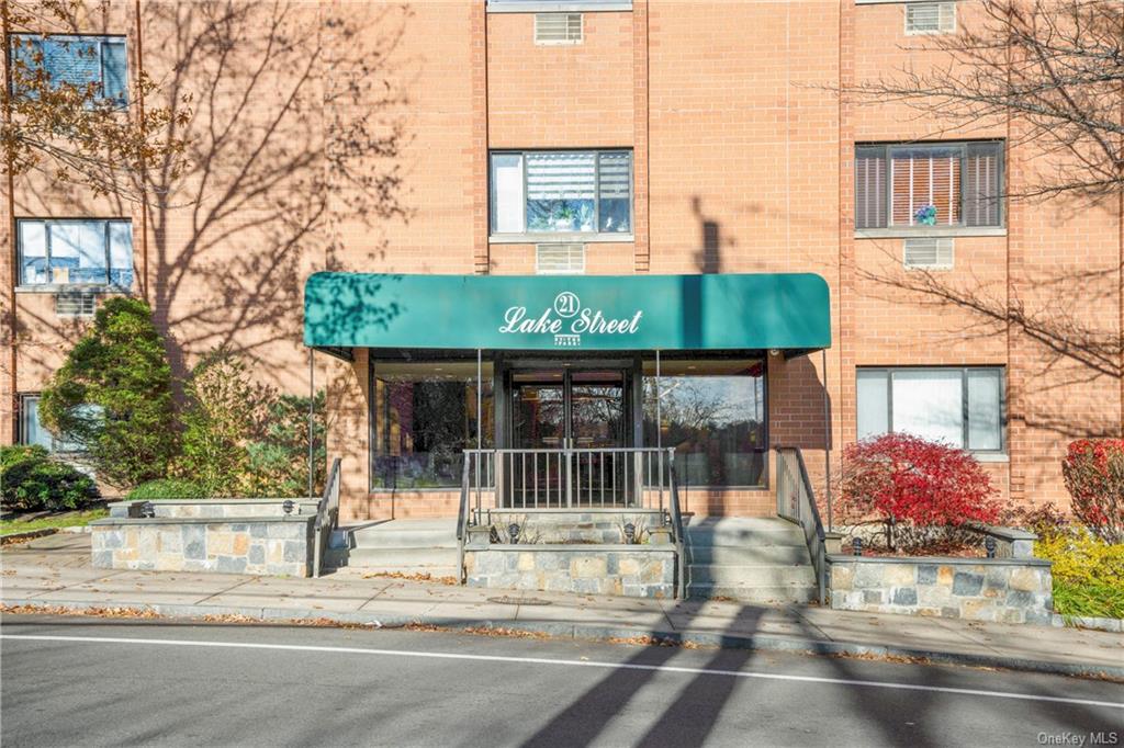 Condo in White Plains - Lake  Westchester, NY 10603
