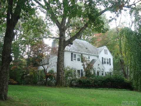 Elegant & Charming Center Hall Colonial In Mint Condition On A Tree Lined Cul-De-Sac. Lr/Fpl,Study W/Fplc. Fdr, Den, Eat In Granit Kit.Oversized Mastr Suite W/Steam Shower,Additional 2 Bedrms & 1.5 Baths,Standup Attic,2 Car Att.Garage, Inground Sprinkler Sys.Alarm,Cac, A True Gem!