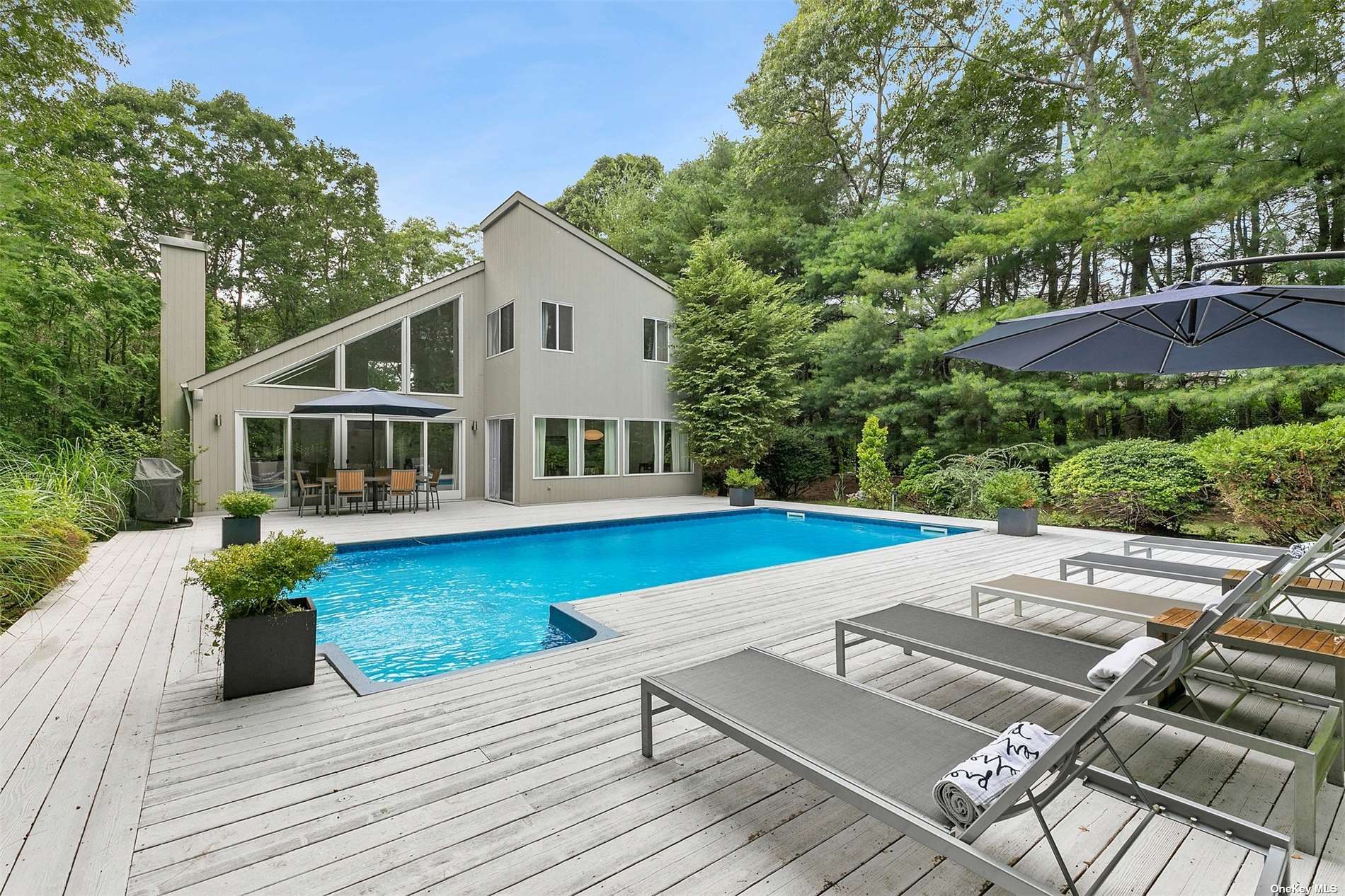 Single Family in Quogue - Quogue Riverhead  Suffolk, NY 11959