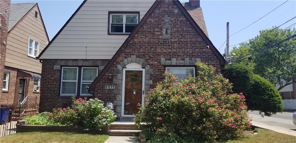 Single Family in Cambria Heights - 220th  Queens, NY 11411