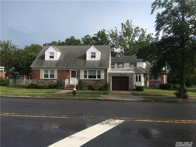Great Corner Expanded Cape Home With Spacious Layout Living Room, Dining Room, Eik 2 Bedrooms, Bath & 2 Bedrooms, Bath Upstairs . Waiting For Your Touches
