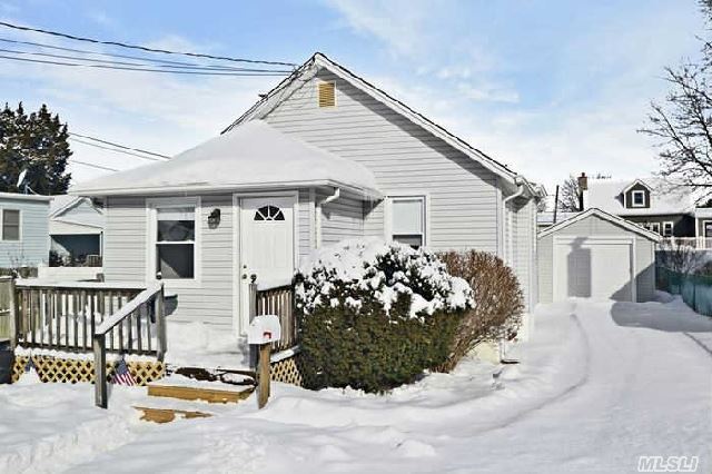 Move In Ready! 2 Bedroom Bungalow W/Eik,  Full Updated Bath,  New Windows.