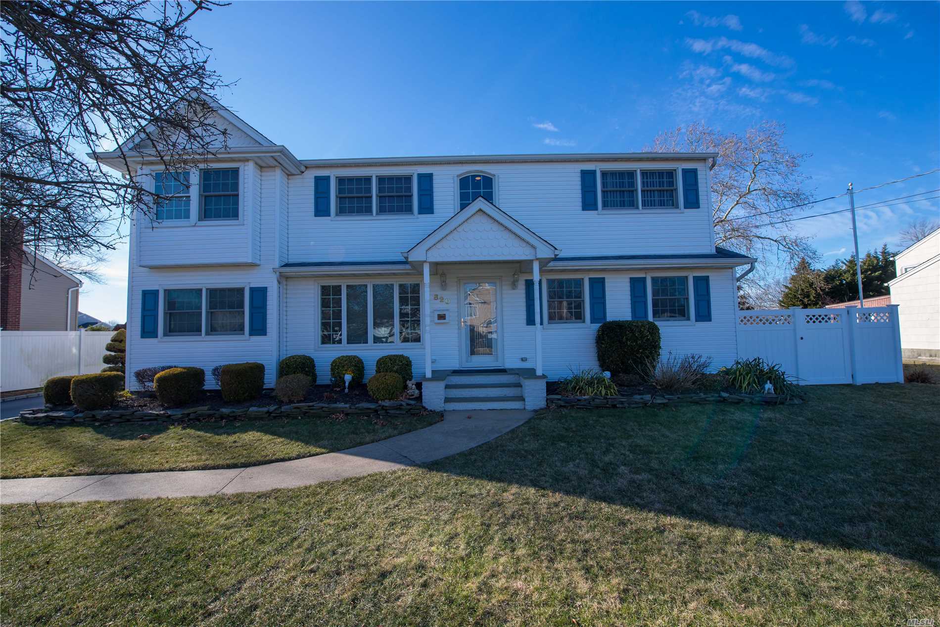 This House Is Ready For You. Sprawling Colonial In Move In Condition. Eik W/Granite Counter Tops & Stainless Steel Appliances, Lr, Fdr, & Great Rm W/Wet Bar. Master En Suite W/Wic & Mbth, Plus 3 Brs, 2 Fbths & Media Den. Two Car Det Garage. A Must See!