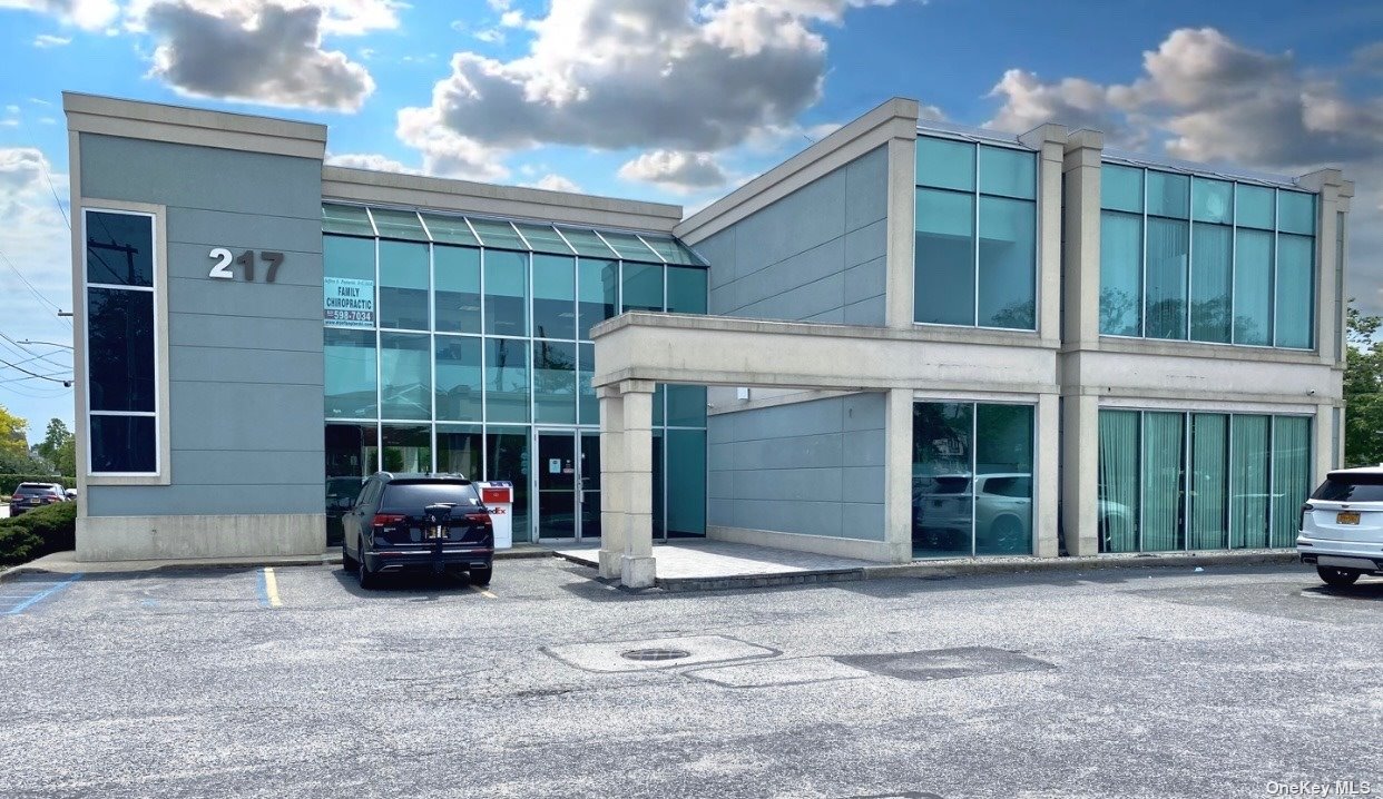 Commercial Lease in Amityville - Merrick  Suffolk, NY 11701