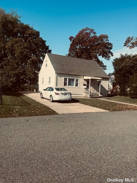 Single Family in Deer Park - 14th  Suffolk, NY 11729