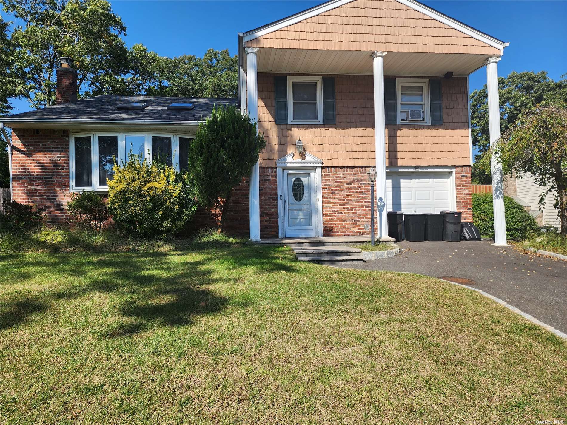 Single Family in Selden - Linden  Suffolk, NY 11784