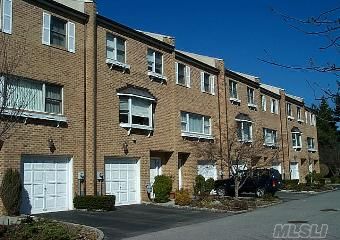 Mint White Oaks Cac,3 Br,2 1/2 Bath Unit,Modern Eik With Deck In Roslyn S/D,East Hills Elem.