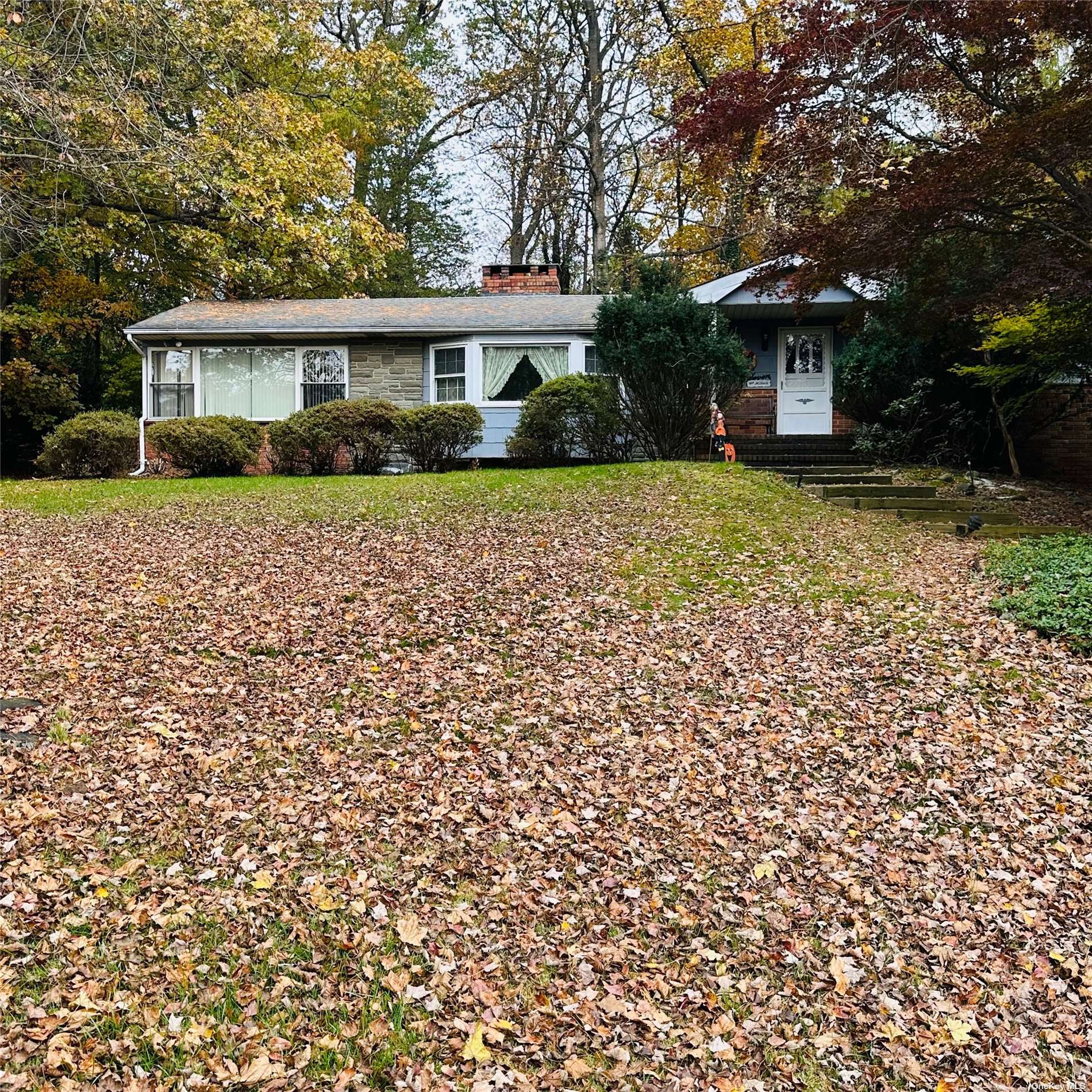 Single Family in Smithtown - Five Acre  Suffolk, NY 11787