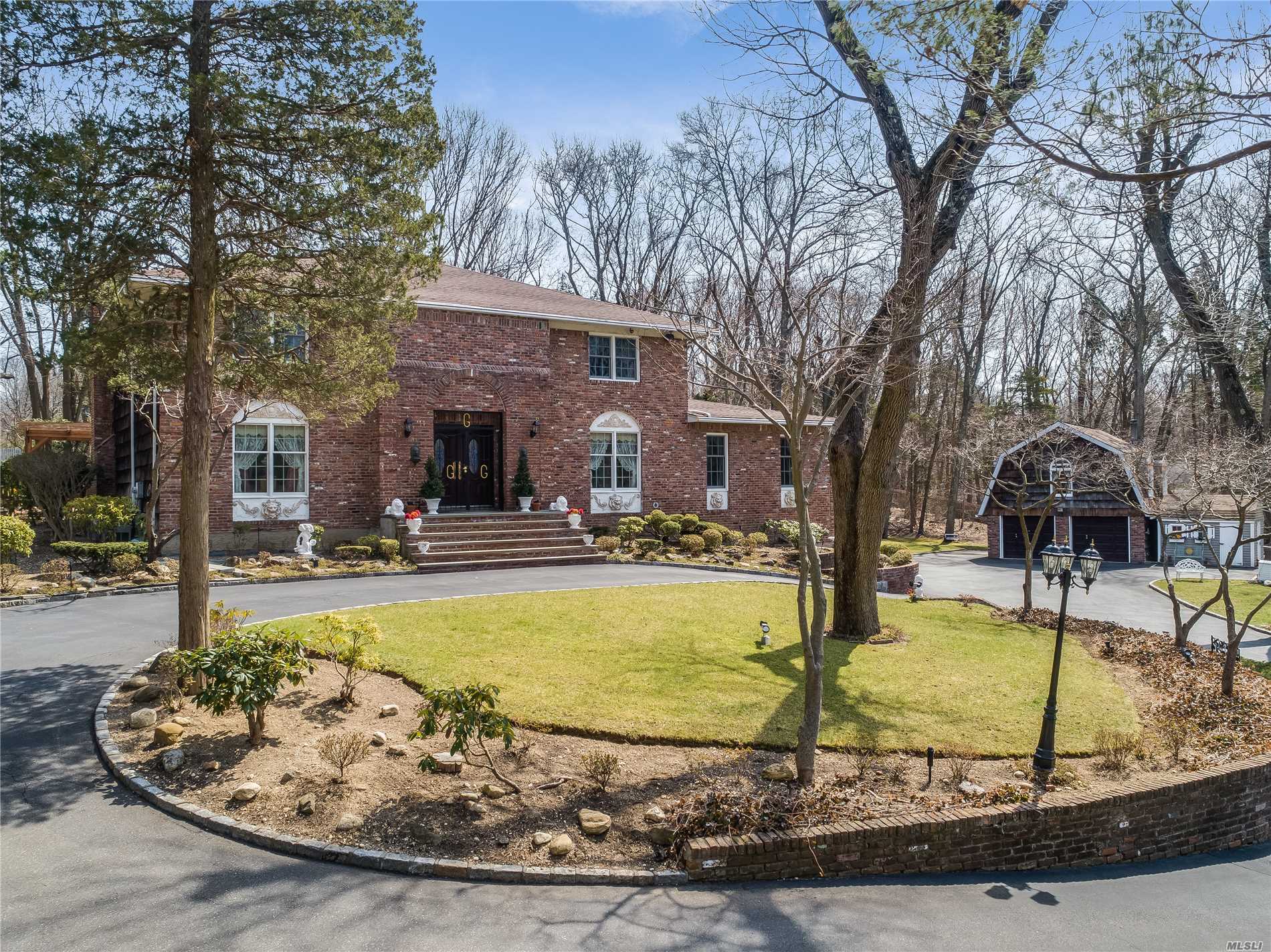 A Magnificent Driveway Leads You To a Trad Colonial, Beautifully Situated on 2 Acres In Upper Brookville. This Home Offers a Unique Flr Plan Ideal for Entertaining. It Boasts 5 Lrg Bdrms, 3.5Bath, EIk/Granite Countertops, 2 Expansive Dens with a Wood Burning Fire Place, and Hardwood Floors Thru. The Mstr Suite Incl a Dressing Area. Beautiful Granite Mstr Bath with Sunlite Windows Overlooking 2 Acres of Lovely Foliage. Home also incl additional 2 Car Garage With Sep Upstairs Apt W/ Outside Ent.