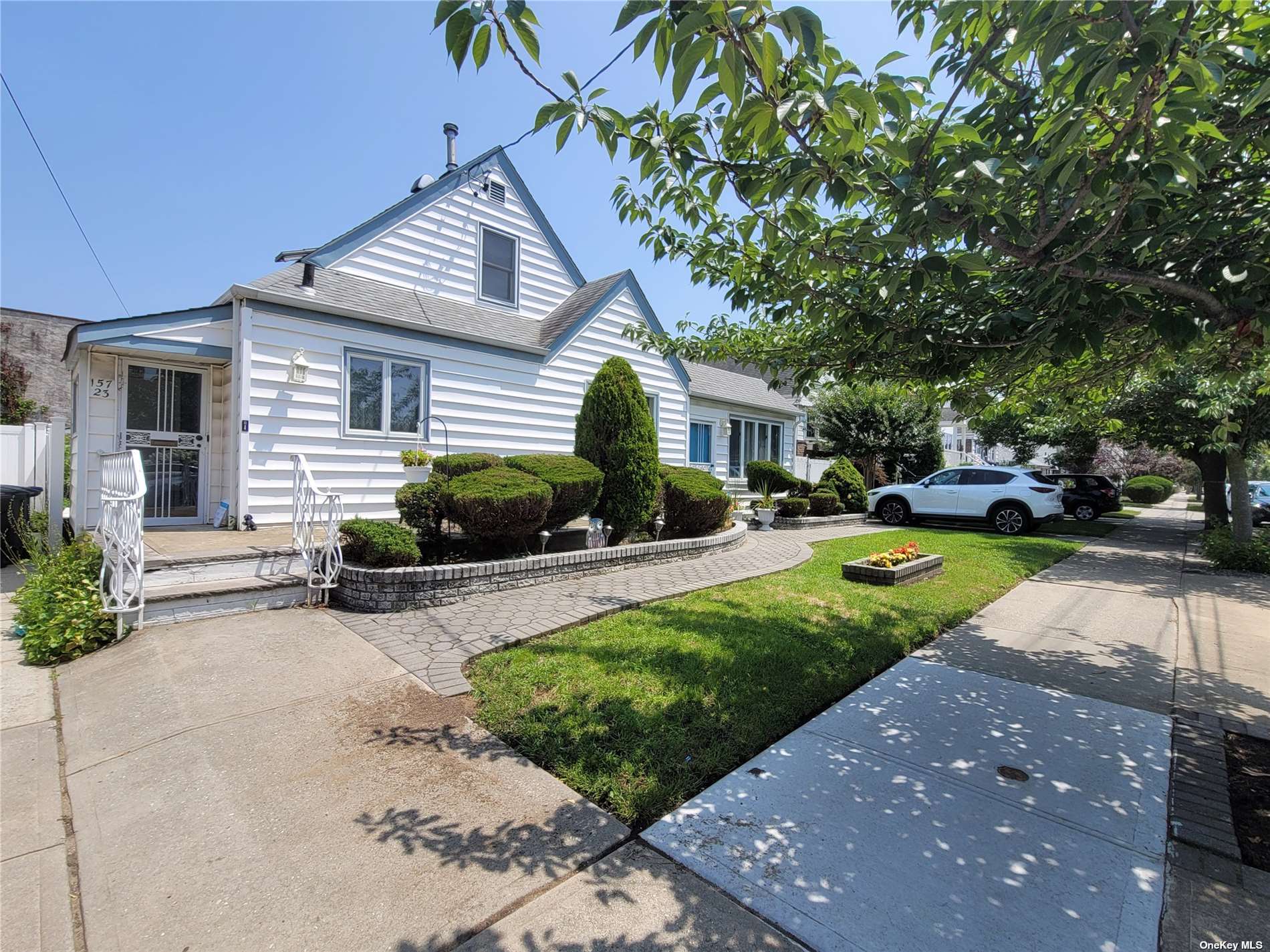 Single Family in Howard Beach - 92nd  Queens, NY 11414