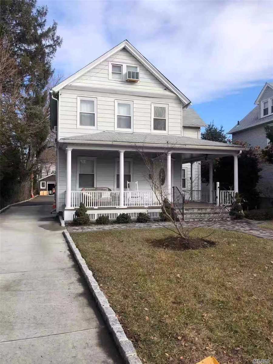 Newly renovated home in Great Neck. Open floor plan w/ LR, DR & marble kitchen w/ all new appliances, Washer & Dryer, Gas?Heat?CAC, Huge Parking Space. Pet friendly, Walking distance to Great Neck North School and Park district offing pool, Tennis & Ice-skating Rink.