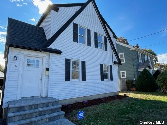 Single Family in East Northport - 3 Rd.  Suffolk, NY 11731