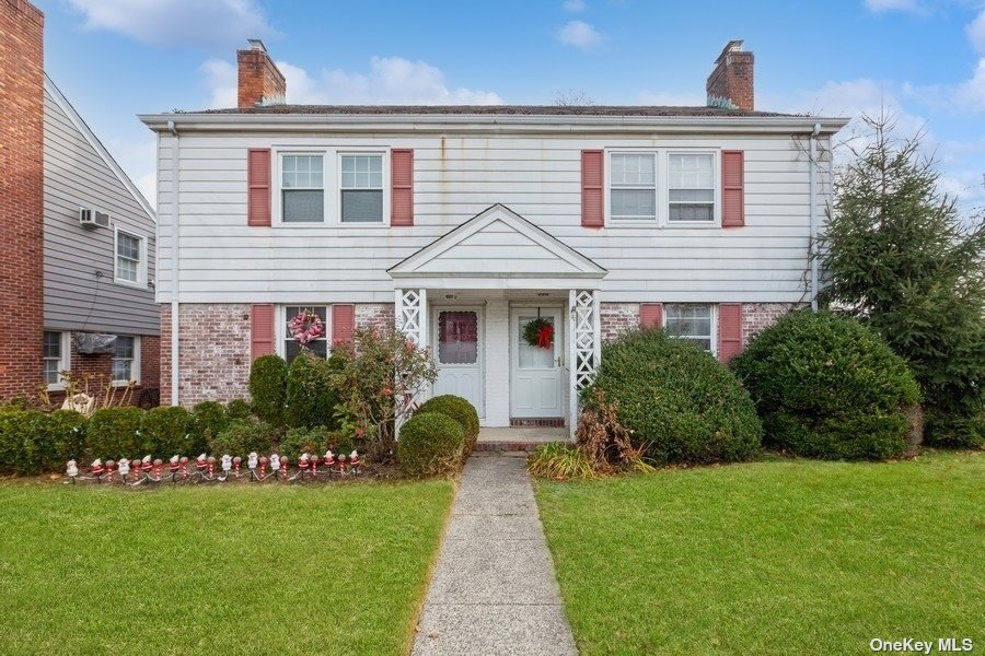 Single Family in Manhasset - Bayview  Nassau, NY 11030