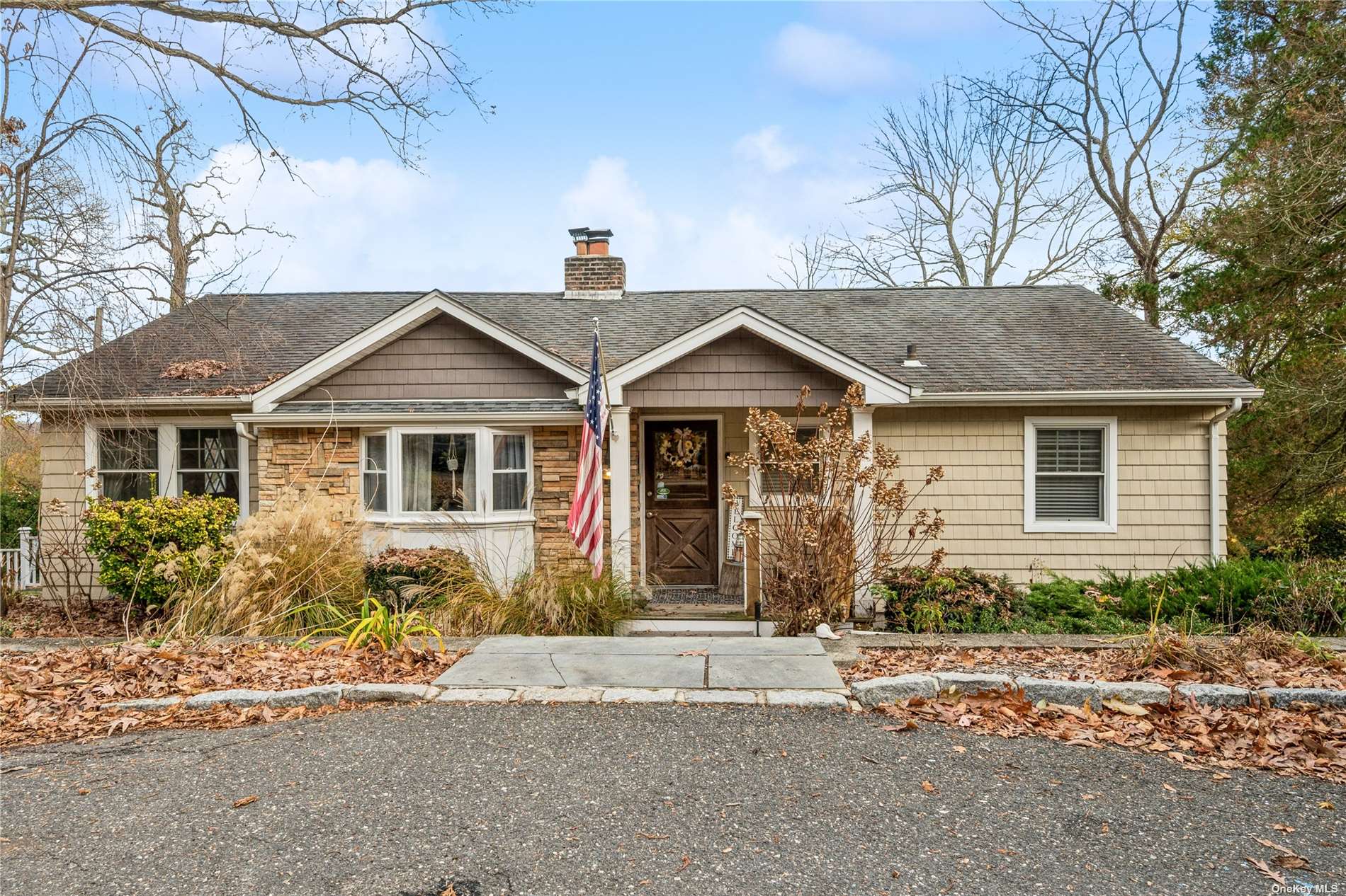 Single Family in Centerport - Crossman  Suffolk, NY 11721