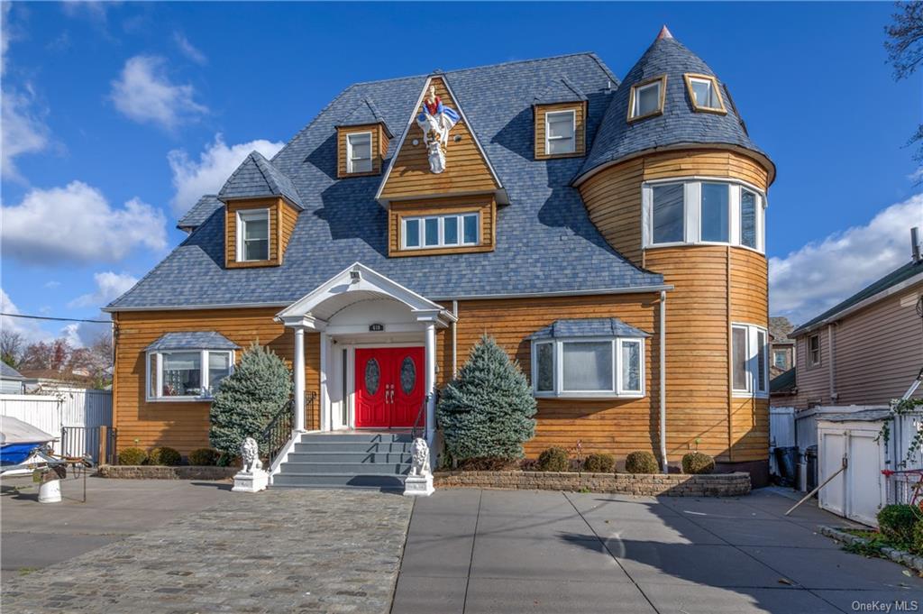 Single Family in City Island - City Island  Bronx, NY 10464