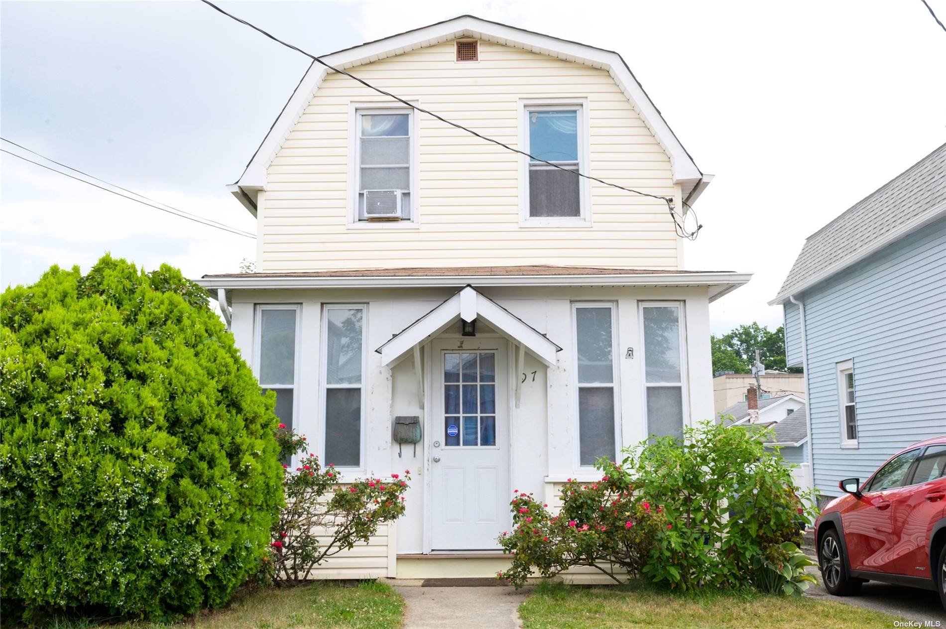 Single Family in Floral Park - Mckee  Nassau, NY 11001