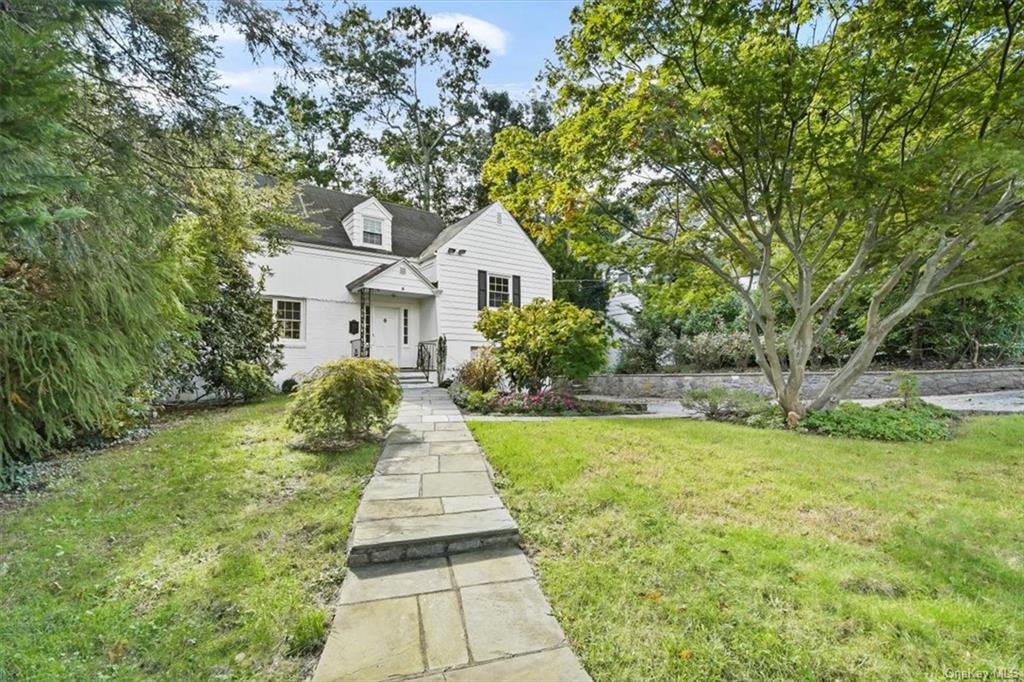 Single Family in Scarsdale - Dell  Westchester, NY 10583