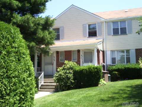 2Br,2Bth Condo, Upper Unit   Washer/Dryer In Apt.  Located At Cul-De-Sac.  Excellent Location !!   Accept Offer.  