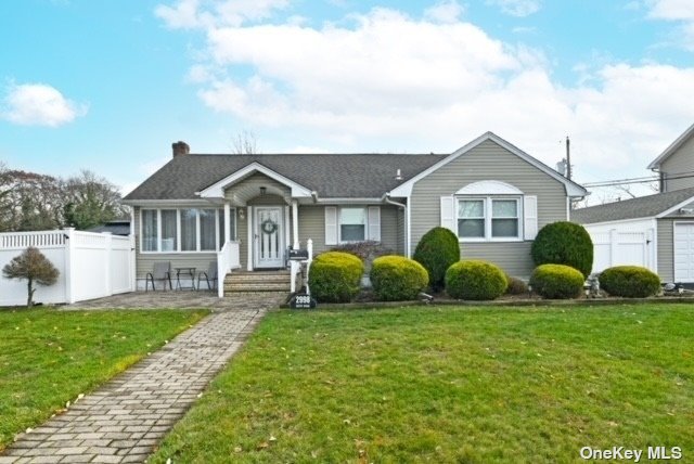 Single Family in Wantagh - Ruth  Nassau, NY 11793