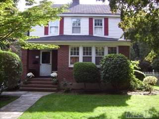 Lovely 3 Bedroom Brick And Shingle Colonial In The Heart Of Manhasset. Home Boasts A Lr W/Fpl, Fdr, A Cozy Den And A Bright Eik. There Is Also Cac, 1.5 Bath, A Partial Finished Basement, And A 1 C Garage. The Shelter Rock Schools Are A Great Asset, And It Is Close To The Train And Town. Yard With In-Ground Sprinklers And Lovely Landscaping.