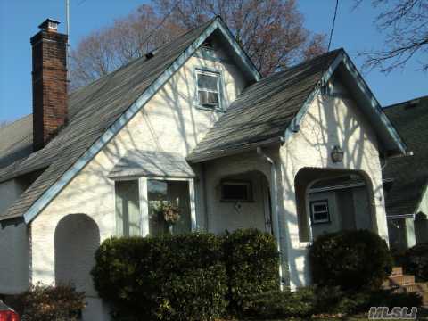 Beautiful And Charming Tudor Cape With Distinctive Detailing Throughout. Spacious Master Bedroom On 1st Floor. Formal Dining Room Recently Renovated Eik And Lr W Wood Burning Fireplace, Finished Bsmt!!! Move Right In. Close To Stores And Lirr