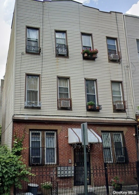 6 Family Building in Bedford-Stuyvesant - Park  Brooklyn, NY 11206