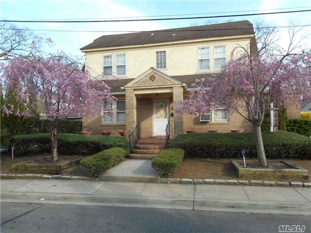 Nicely Maintained Brick & Stucco C.H. Colonial. 3Br, 2Ba, Formal Dining Room, Spacious Master Bedroom, 7 Air Condition, Filtered Water System, Room To Expand, Low Taxes!!!