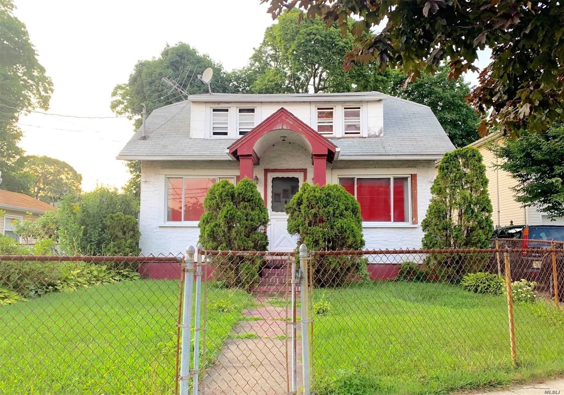 Opportunity Is Knocking!!! Freeport; This 1 Family Detached Cape Features A Full Basement, 3 Bedrooms, 1.5 Baths, Private Driveway & More. It&rsquo;s Conveniently Located Near Shopping Areas, Restaurants, And Places Of Worship Etc. It Won&rsquo;t Last!