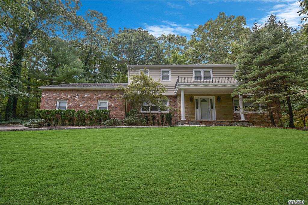 Listing in Dix Hills, NY
