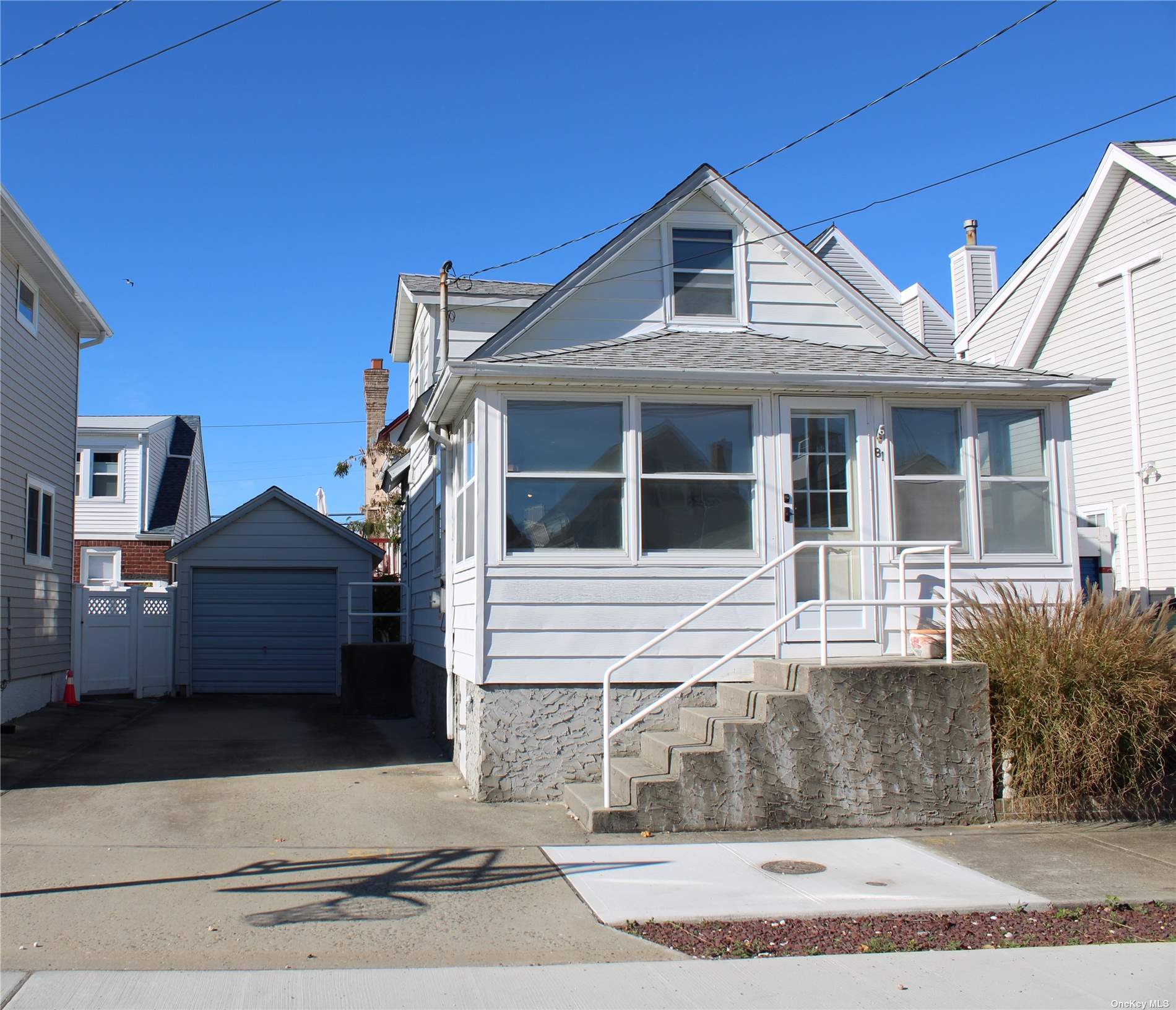 Single Family in Point Lookout - Baldwin  Nassau, NY 11569