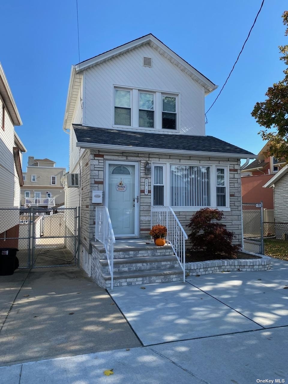 Single Family in Ozone Park - Raleigh  Queens, NY 11417