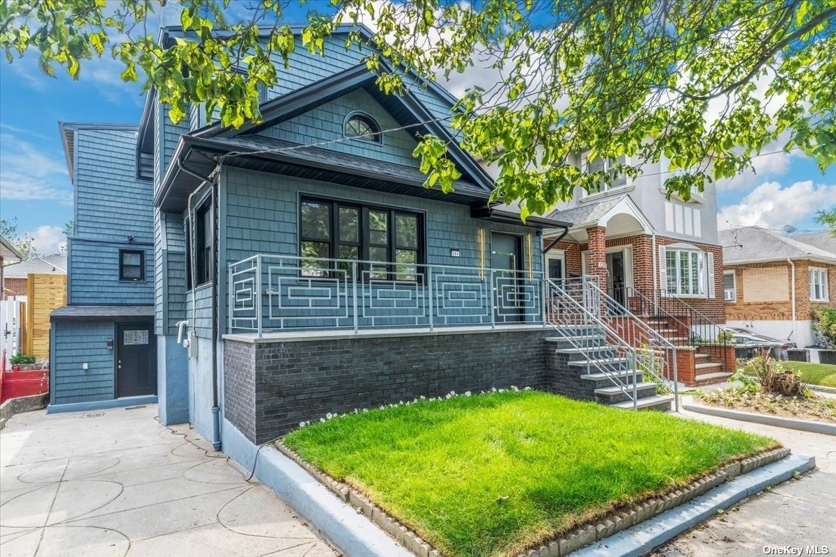 Single Family in Far Rockaway - Beach 13th  Queens, NY 11691