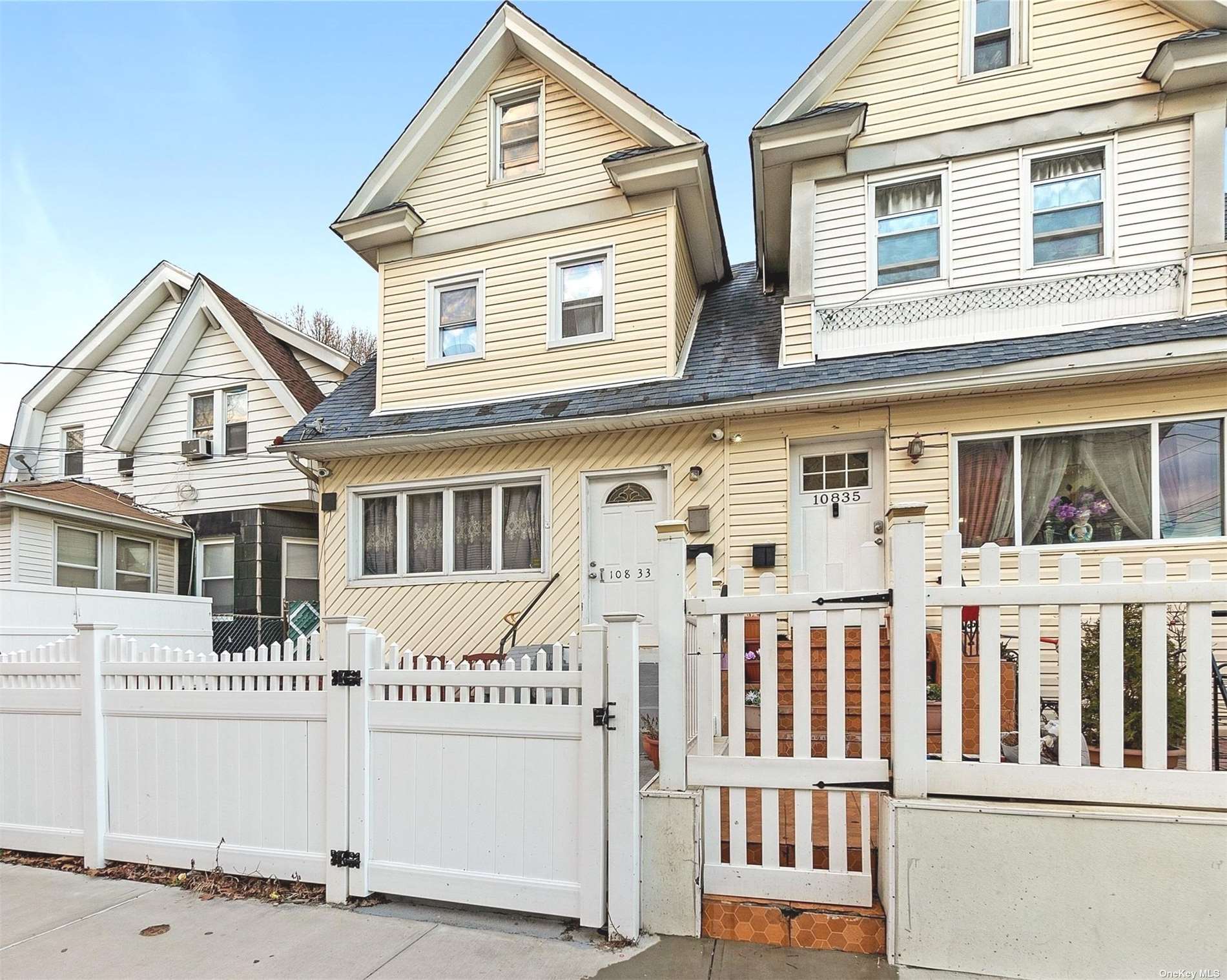 Single Family in Ozone Park - 103rd  Queens, NY 11417