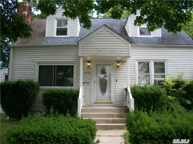 Great Opportunity - This 3 Bdrm, 3 Full Bath Expanded Cape W/Legal Accessory Apartment Offers The Flexibility Of Rental Income Or The Size To Grow Your Family - Roof, Windows, Siding All Under 10 Years. Oak Cabinets In The Kitchen - Ss Appliances - Finished Basement - 1.5 Car Detached Garage - Do Not Miss This Opportunity. Come See For Yourself. Taxes W/Star $10, 110.
