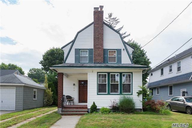 Beautiful 3Br Colonial Justin Minutes Away From Parks, Restaurants & The Floral Park Train Station. First Floor Features A Large Living Room, Fdr & An Extra Room Den/Office. 2nd Floor Offers 3Brs & Full Bath. Gas Dryer.