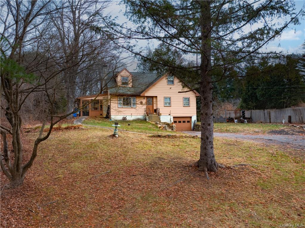 Single Family in Pawling - San Souci  Dutchess, NY 12564