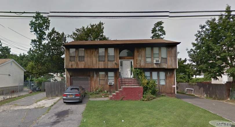 Giant Hi-Ranch On Quiet Dead End Street. Great For Extended Family Or Investment. Good Condition. Large Back Yard. Near Home Depot & South Shore Mall. Bay Shore Schools, Sewer District. Occupied Short Sale W/ Tenants.