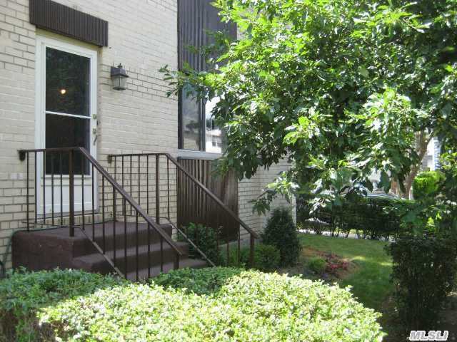 Rare Find Corner Unit Has Full Private Yard & Patio. 3 Spacious Floors Of Magnificent Living Space. Fully Renovated W/Large Lr,  Formal Dining,  Ei Kit. 3Br,  3.5 Baths. Full Finished Basement Has Laundry Room And Full Bath. Cac. Maintenance Includes All Utilities. Pets Ok. 24Hr Security & Maintenance. Full Service Amenities Of A Luxury Coop/Living Space Of A House!