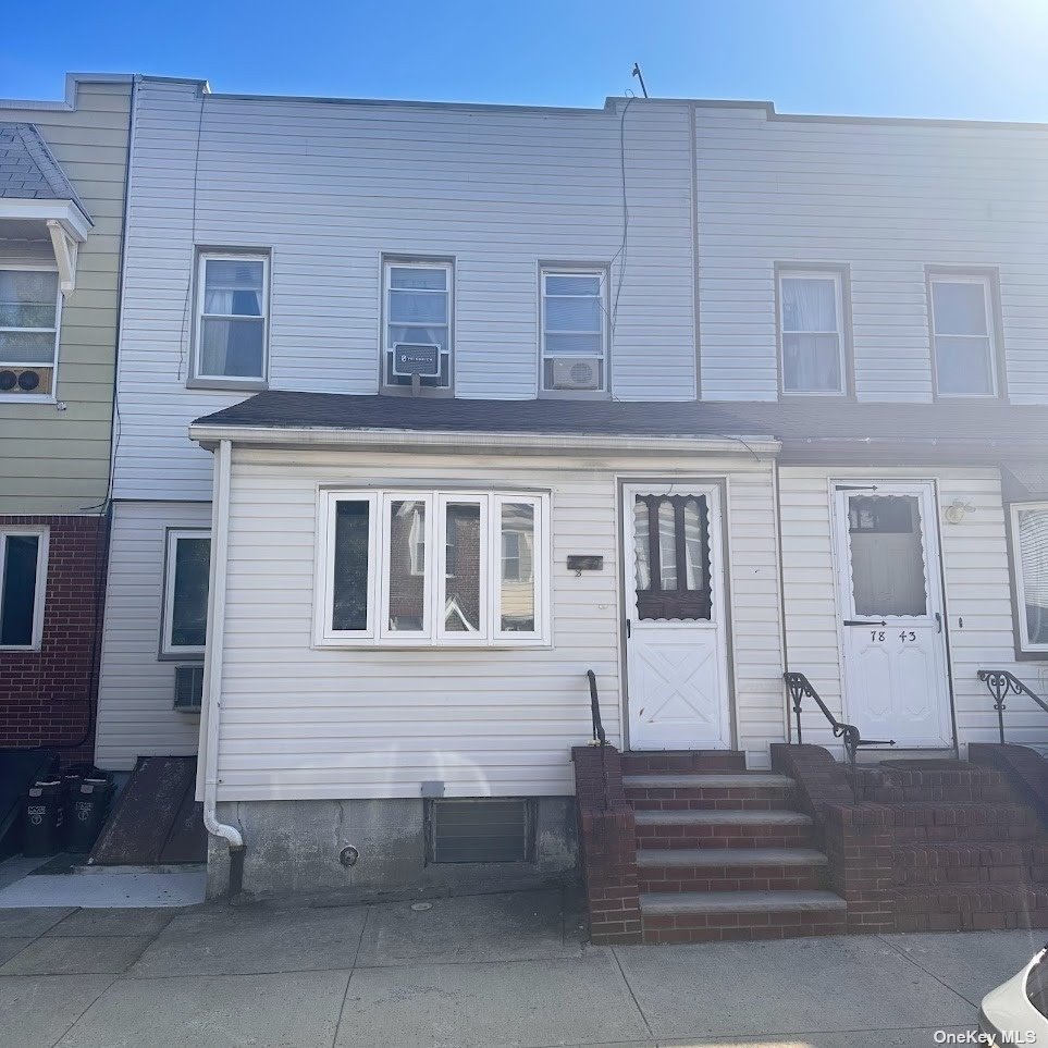 Single Family in Glendale - 74th  Queens, NY 11385