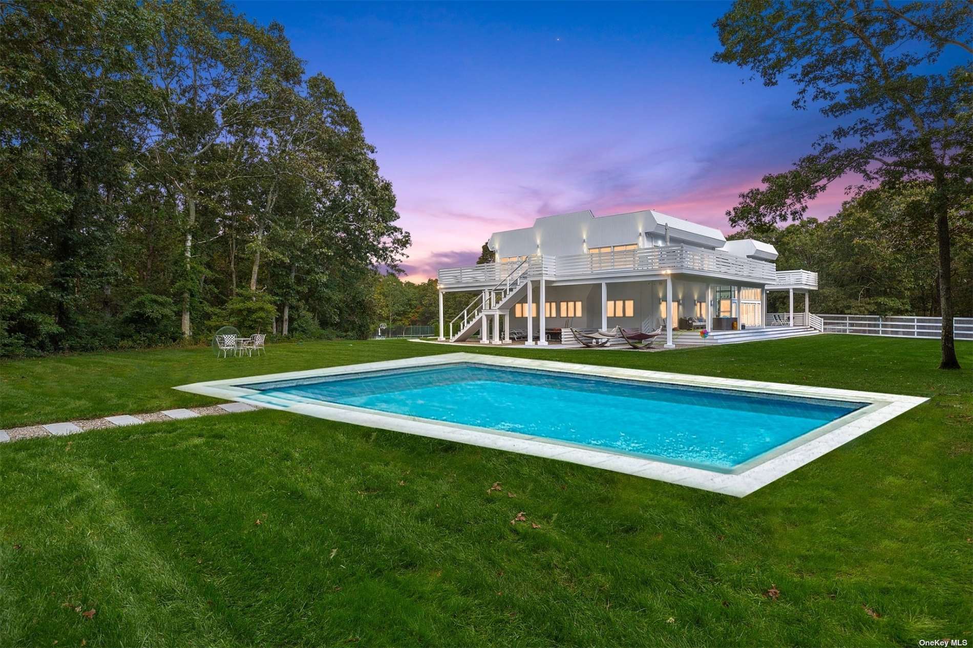 Single Family in East Hampton - Two Holes Water  Suffolk, NY 11937