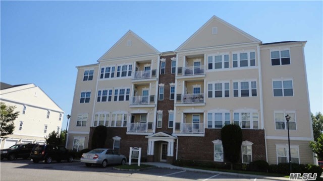 Beautiful Condo, With Open, Split Floor Plan. Large Master Bedroom W/ Master Bath & Walk In Closet. Eik W/ Ss Appliances, (New D/W), Ceramic Floor & Cherry Cabinets.9 Feet Ceiling, Includes 1.5 Garage. Amenities Include Club House Gym & Game Room, Pool & Tennis Ct.