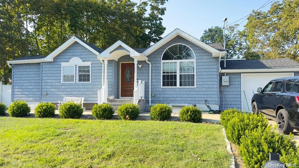 Single Family in Central Islip - Locust  Suffolk, NY 11722