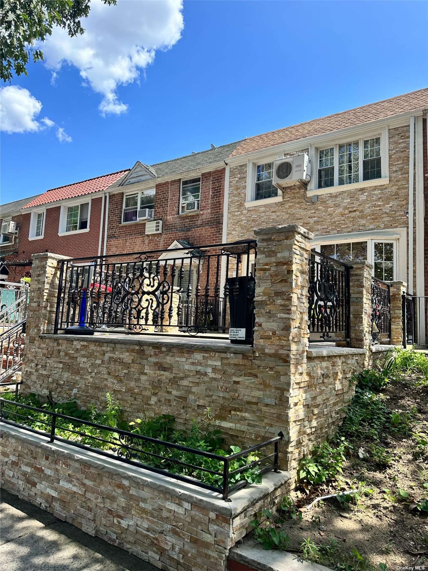 Single Family in Kew Garden Hills - 78th  Queens, NY 11367