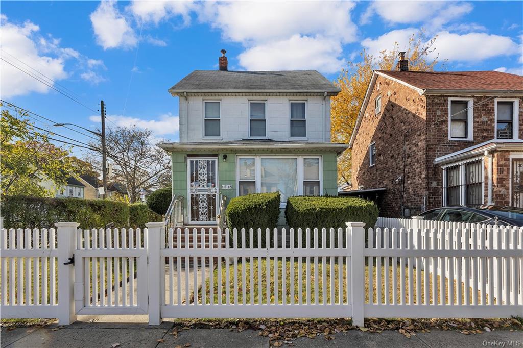Single Family in Saint Albans - 194th  Queens, NY 11412
