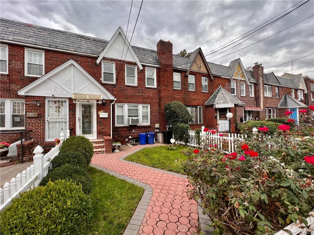 Single Family in Saint Albans - 201st  Queens, NY 11412