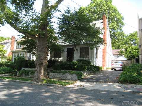 Wonderful Starter Home In The Unincorporated Village Of Great Neck. 4 Full Bedrooms, 2 Full Bths. Large Lr Opens To Formal Dr. Kitchen And Den/Office With Full Bth. 4 Skylights Make This A Very Bright Home. 5-10 Yr Old Roof, 7 Yr Old Oil Heat, And 3 Year Old Fence & Landscaping! Parking Sticker For Lirr. Gn Park District.