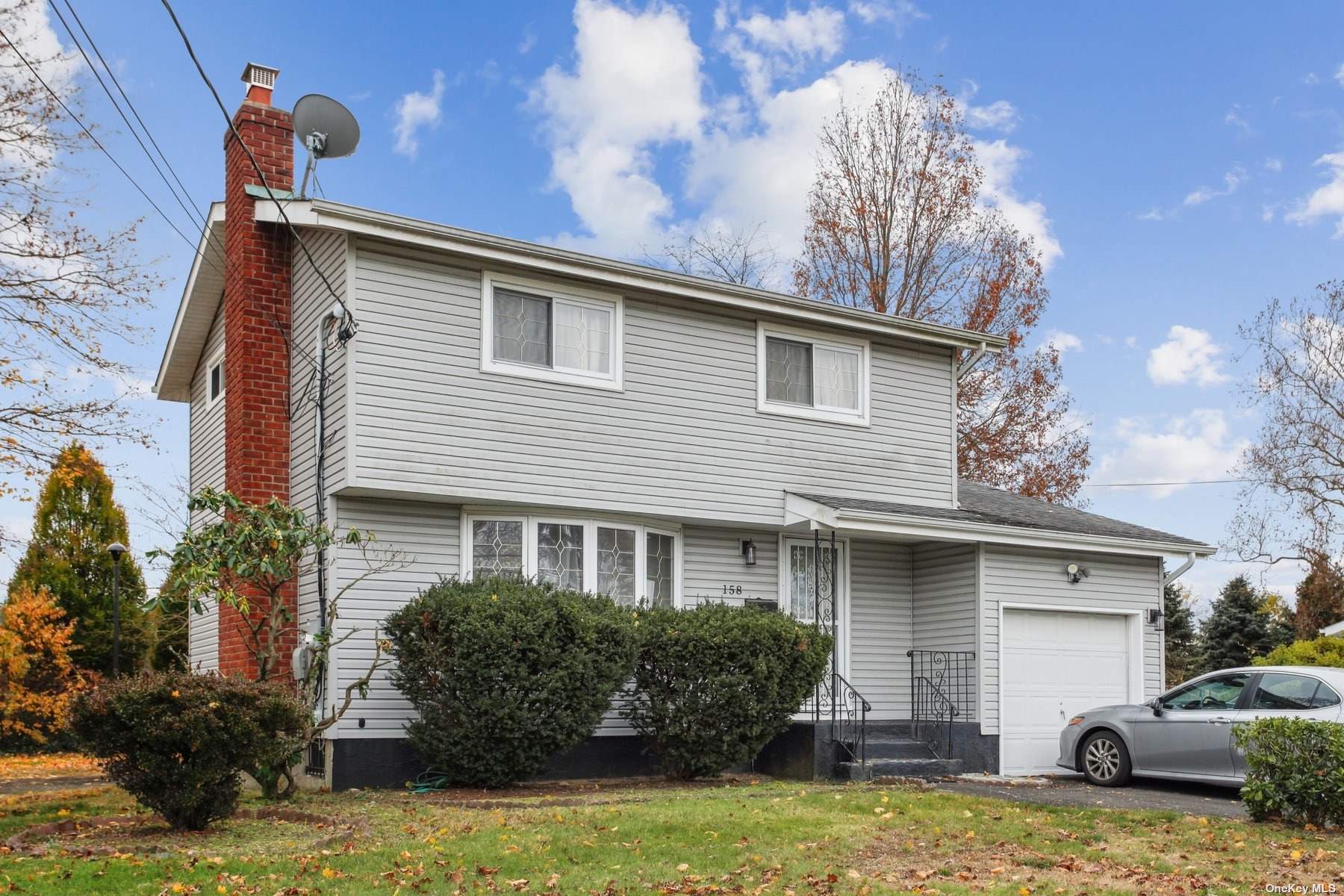 Single Family in Wheatley Heights - Ridge  Suffolk, NY 11798