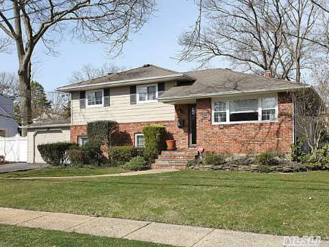 Beautiful Split Both In And Out. Ss Appliances And Granite  Kitchen W Cherrywood Cabs.  O'szd Extended Den, Hi Hat Lighting. 200 Amp Service. Park Like Backyard W Tiered Decking, Patios And Ig Pool. What A Great Place For The Whole Family This And Every Summer Come And Enjoy Life In The Heart Of Mass. Park Vill. 2 Blks From Mckenna Elem Sch.