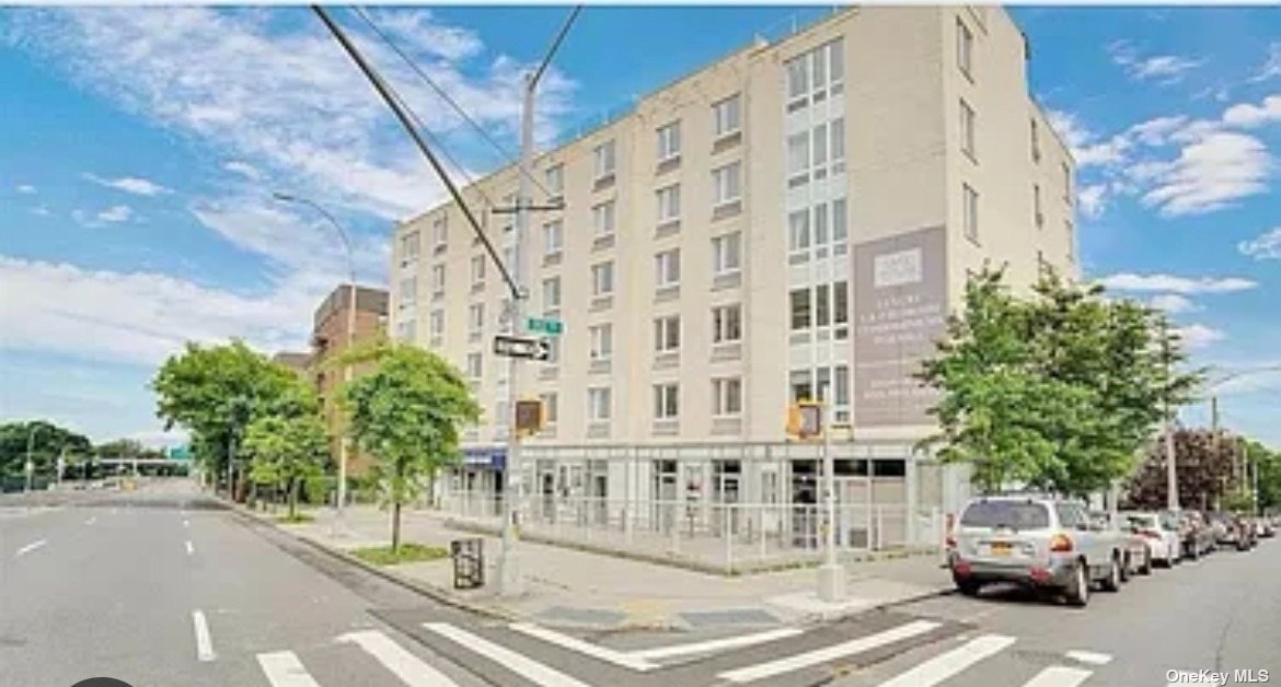 Condo in Flushing - Northern  Queens, NY 11368